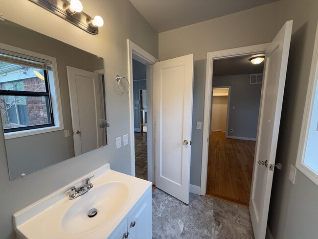 Building Photo - 3 Bed, 3 bath Home in Cashion Place
