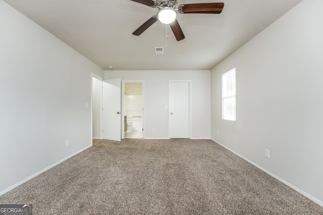 Building Photo - 5439 Farmview Close