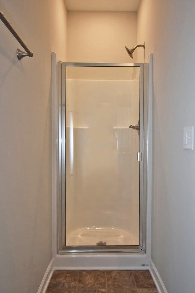 Building Photo - Gorgeous luxury 2BD/2.5BA M'boro townhome w/garage, washer/dryer, across from MTSU!
