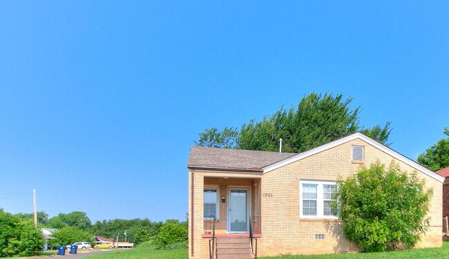 Building Photo - 1501 NE Grand Blvd