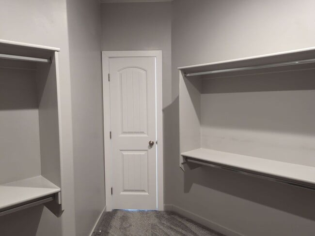 Building Photo - Modern 3 Bedroom Home with Spacious Layout!