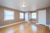 Building Photo - 904 5th St