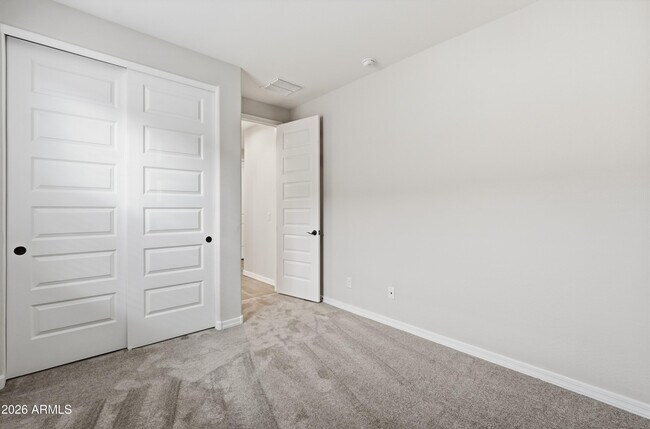 Building Photo - 932 W Macaw Dr