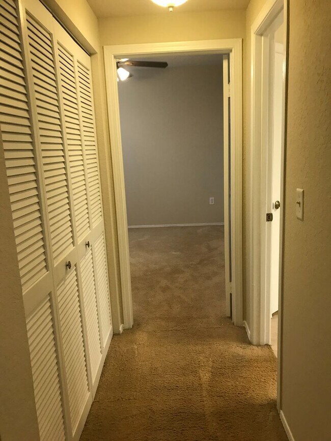 Building Photo - Charming 2BEDROOM 1BATH ~ Metro West Area
