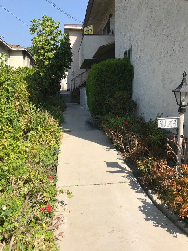 Building Photo - 3173 Rowena Ave