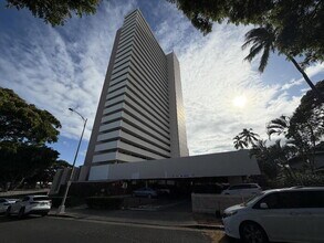 Building Photo - To register for the showing time below, note the 4 digit code: 4293 and click \"APPLY NOW.\"(mobi...
