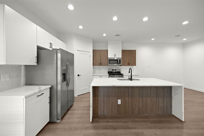 Building Photo - 2707 Bronze Vis Dr