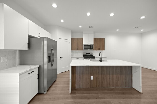 Building Photo - 2752 Sunny Briar Dr