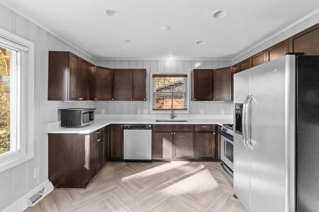 Building Photo - 1532 Starbrook Dr