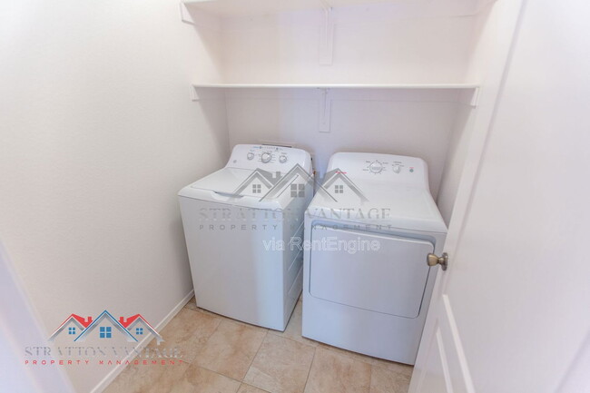 Building Photo - 8039 W Alex Ave