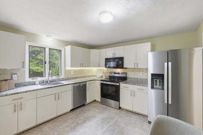 Building Photo - 51 Hosmer St
