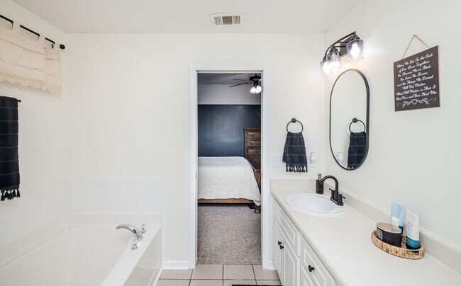 Building Photo - 50 Murrah Rd Ext