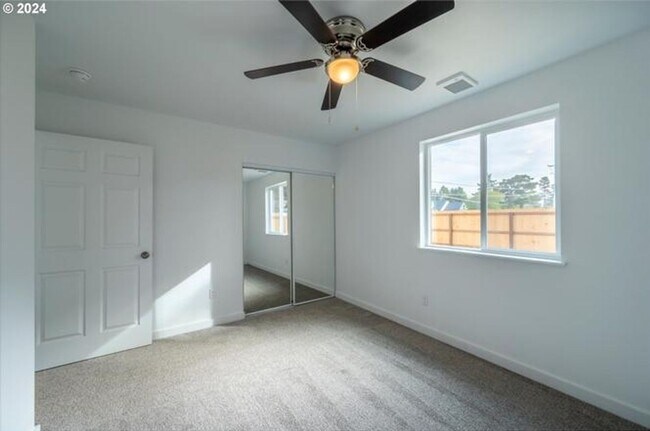 Building Photo - 2166