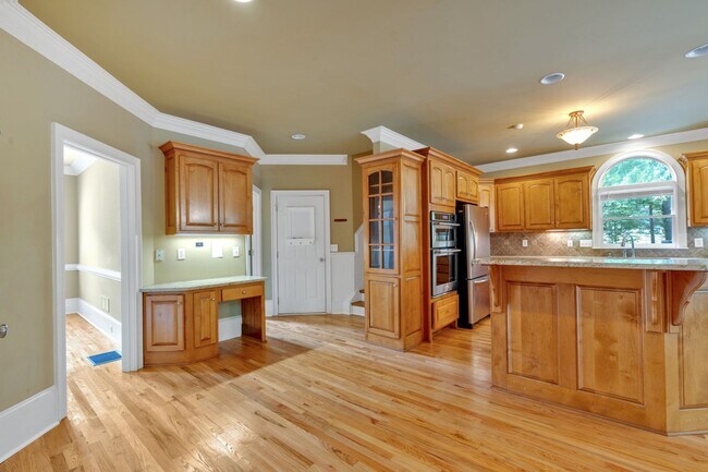 Building Photo - Spacious 7BR House in Powder Springs