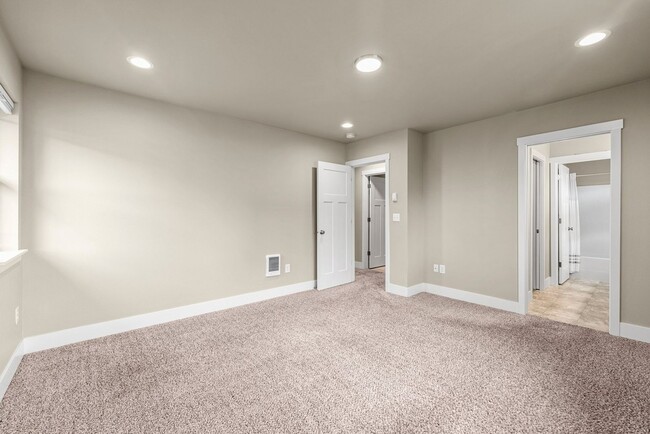 Building Photo - Modern 4-Bed Tacoma Home | Energy Efficien...