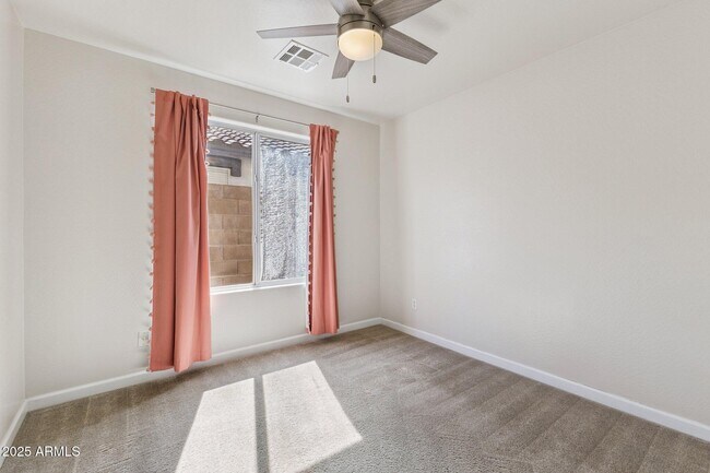 Building Photo - 33602 N Roadrunner Ln