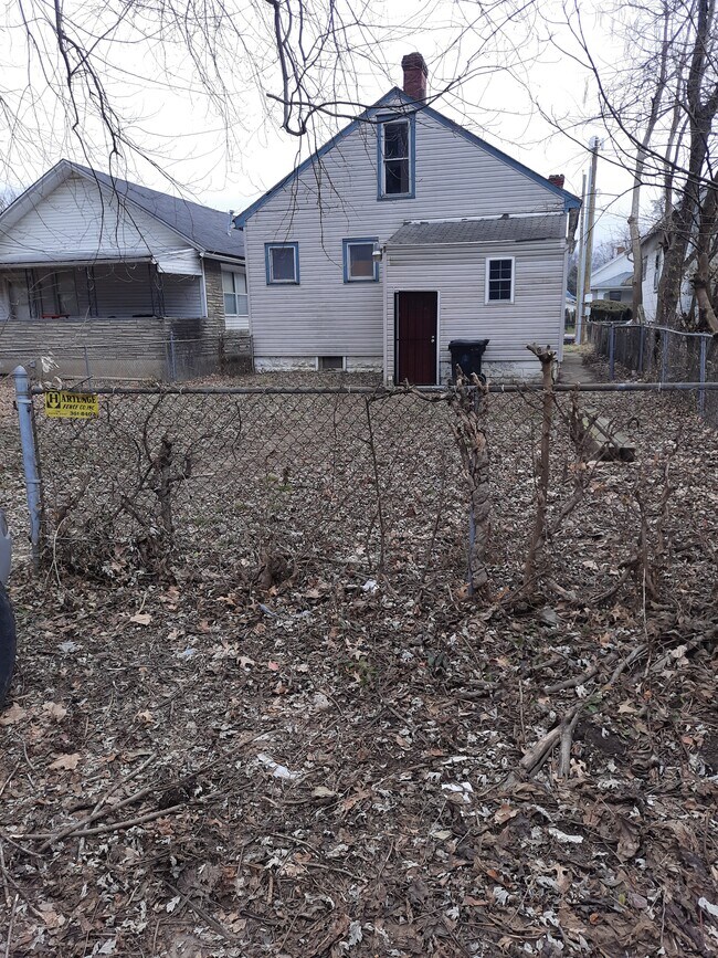 back yard - 2148 W Lee St