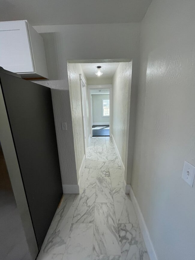 Building Photo - GORGEOUS 4 BEDROOM HOME