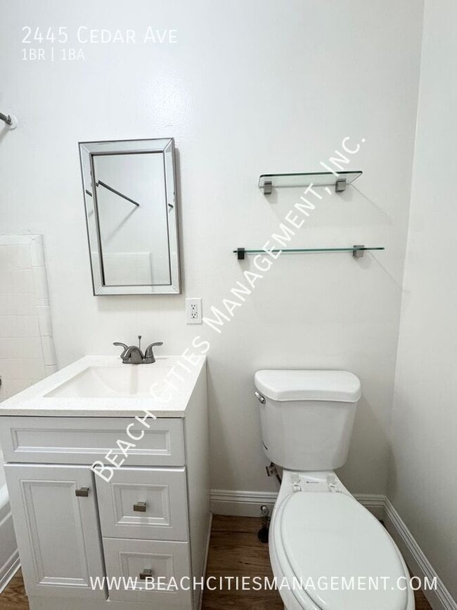 Building Photo - 2445 Cedar Ave