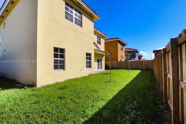 Building Photo - 15502 SW 10th Ln
