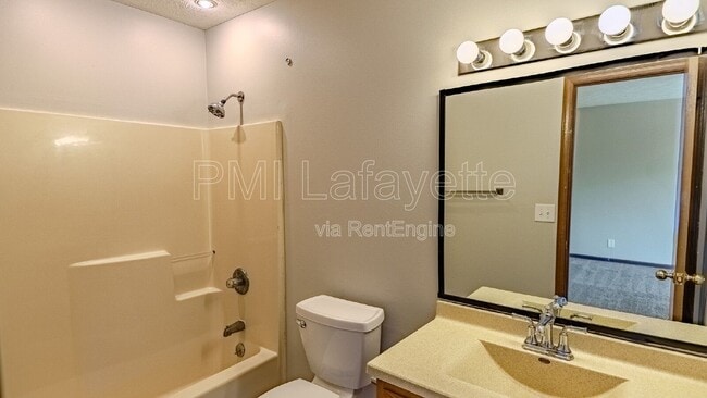 Building Photo - 2035 Bridgewater Cir