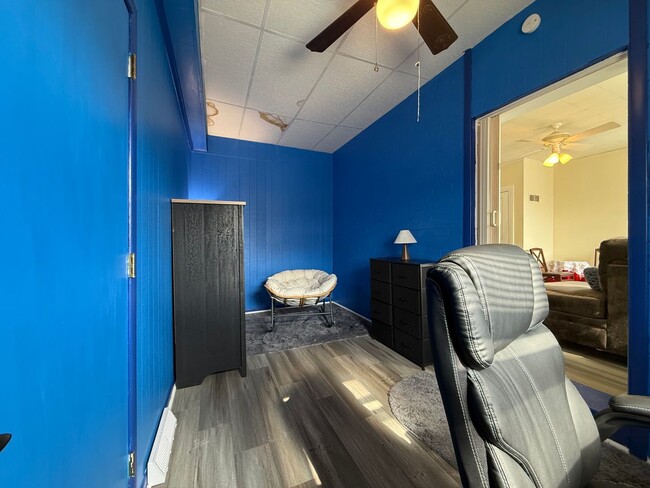 Building Photo - 400 Maple St