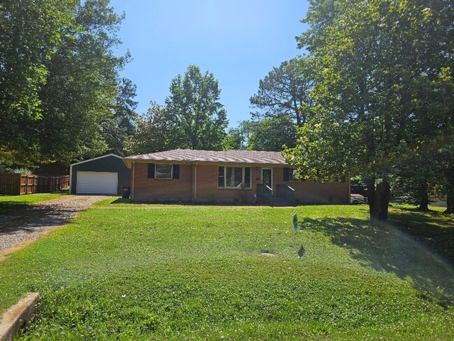 Building Photo - 504 Wren Rd