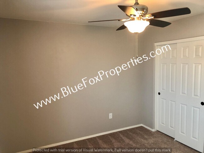 Building Photo - 9009 W Rolling Springs Dr