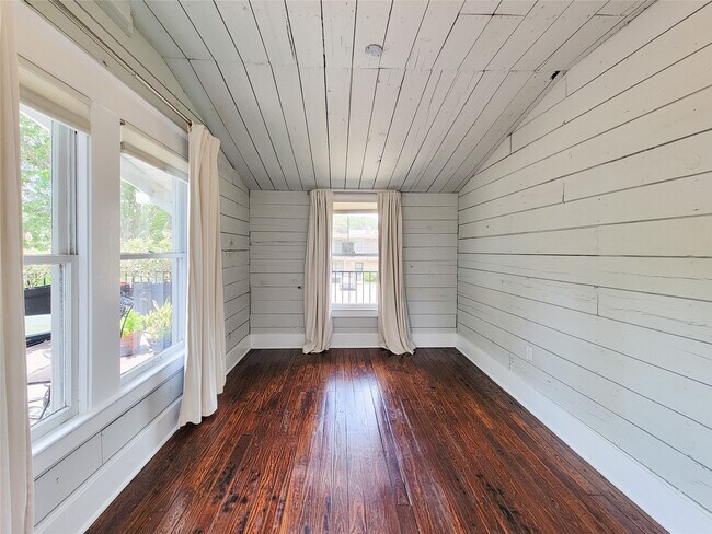 Building Photo - 3702 Audubon Pl