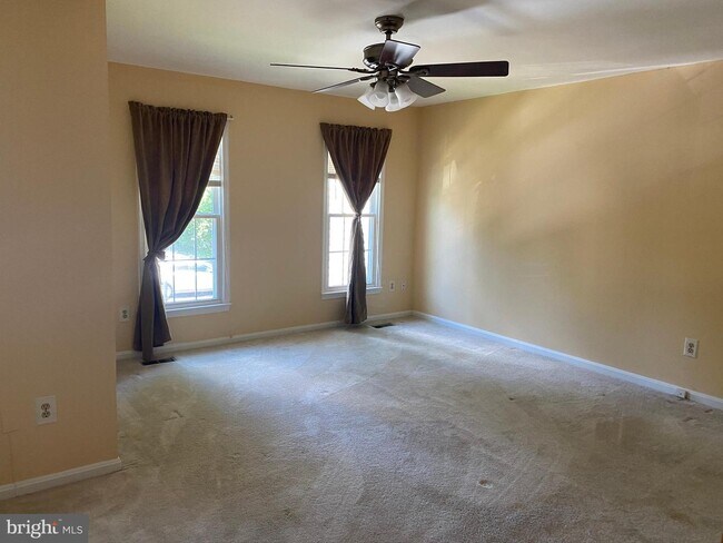 Building Photo - 6389 Fenestra Ct