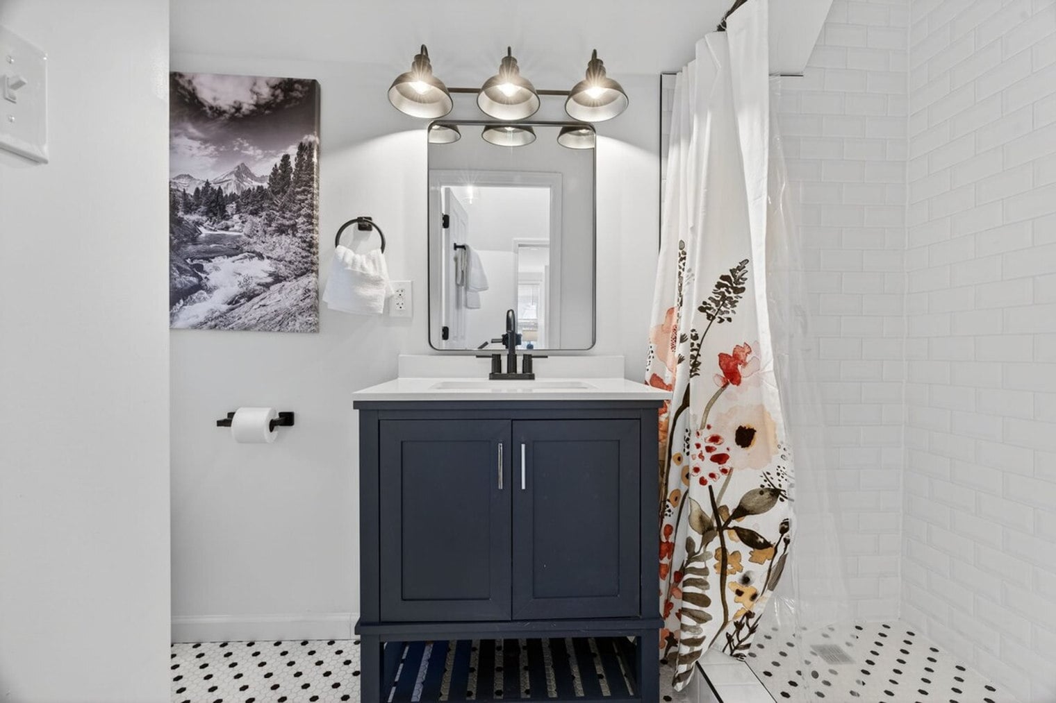 Building Photo - 6559 Hoffman Ave