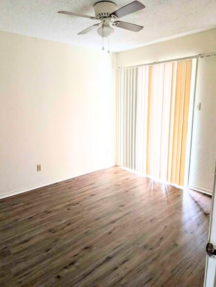 Building Photo - 505 Hackberry St