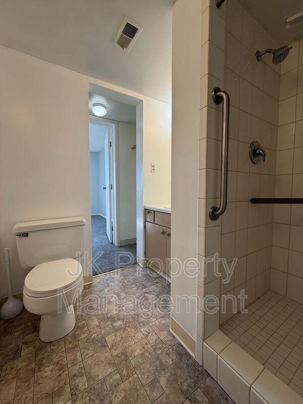 Building Photo - 2300 14th Ave S