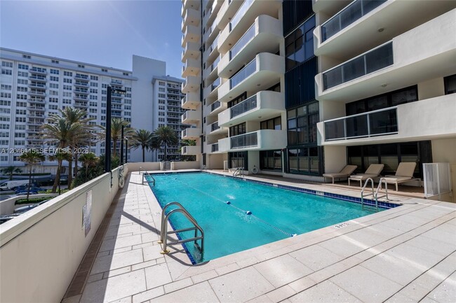 Building Photo - 5757 Collins Ave