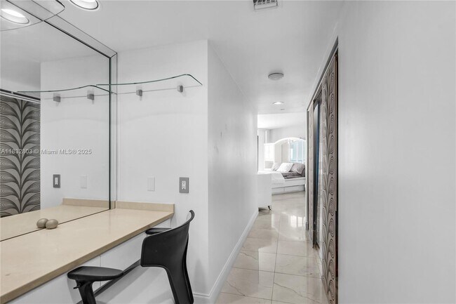 Building Photo - 16485 Collins Ave