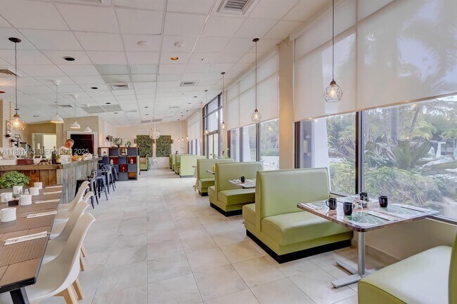 Building Photo - 100 Bayview Dr