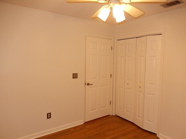 Building Photo - 3195 Huttersfield Cir