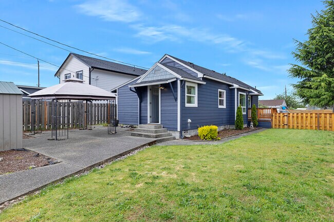 Building Photo - 6629 S Pine St