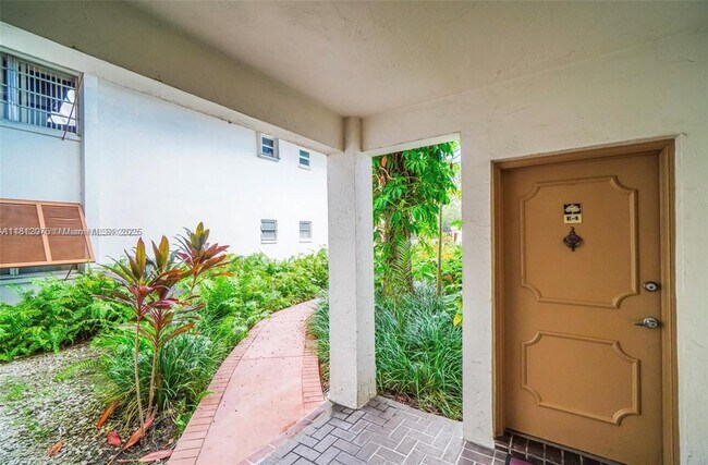 Building Photo - 9392 SW 77th Ave