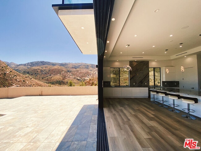 Building Photo - 1700 Cadenhorn Dr