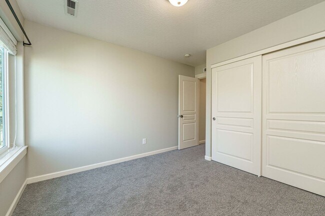 Building Photo - Cul-de-Sac Living at Its Best – Updated 3BR with Garage & A/C!