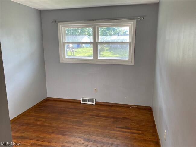 Building Photo - 4142 Sabin Dr