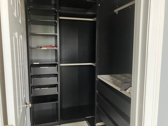 Building Photo - 215 Harvard St