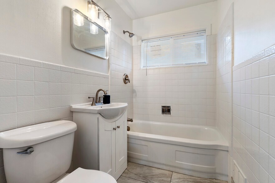 Building Photo - 291 E Garden Ave