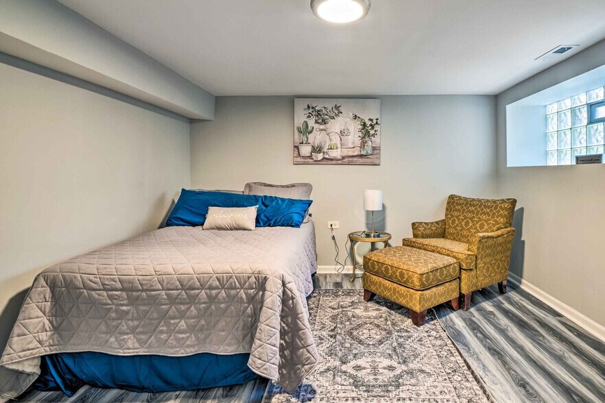 Building Photo - 7931 S Eberhart Ave