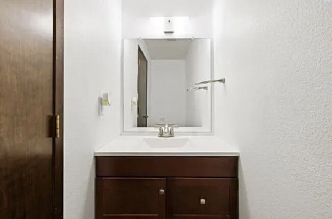 Building Photo - Elegant 4-Bedroom Home on a Corner Lot in ...