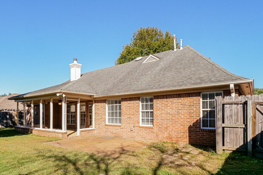 Building Photo - 5041 Thornebrook Cove