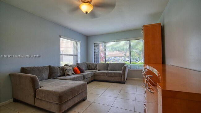 Building Photo - 11101 SW 15th Manor