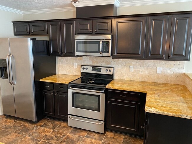Building Photo - 2022 Hatton Ct