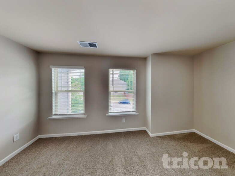 Building Photo - 207 Stillwood Dr